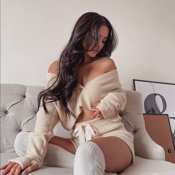 Sweaters - L’acadamie x Revolve Set